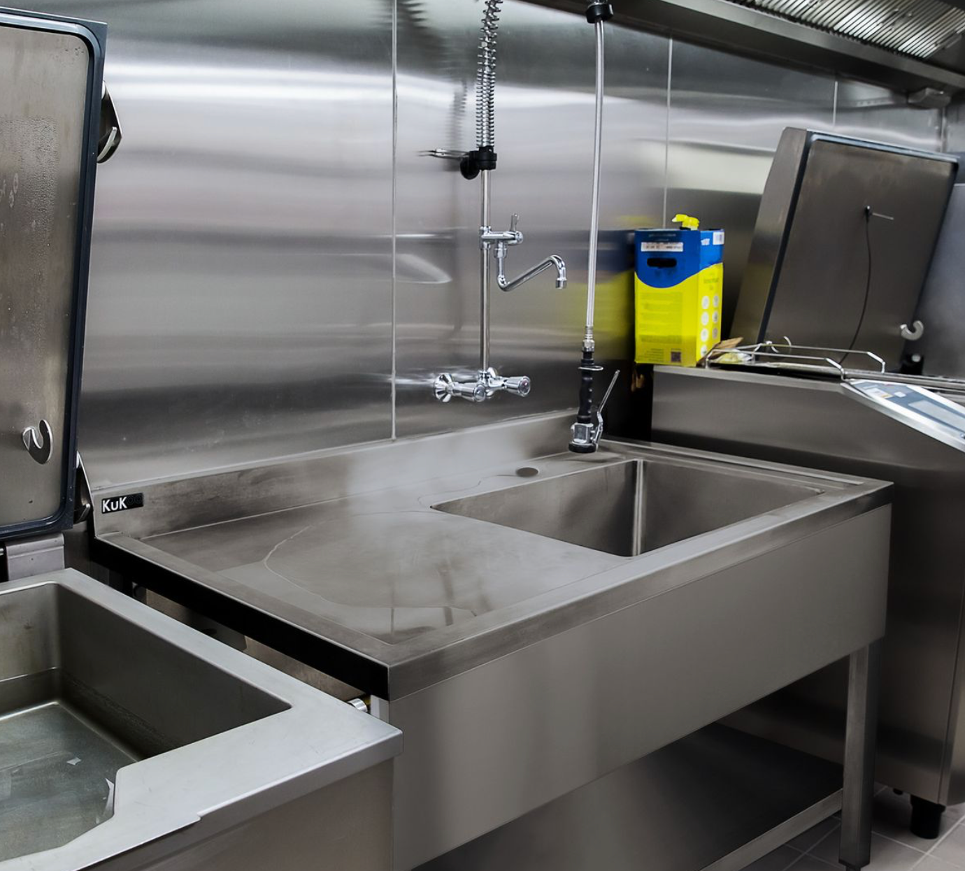 Sinks & wash-up units — Single, double and triple bowl with drainers